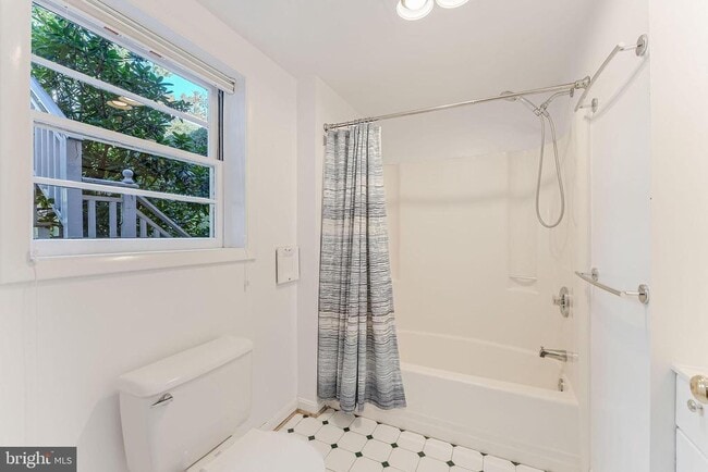 Building Photo - 3867 Chesterbrook Rd