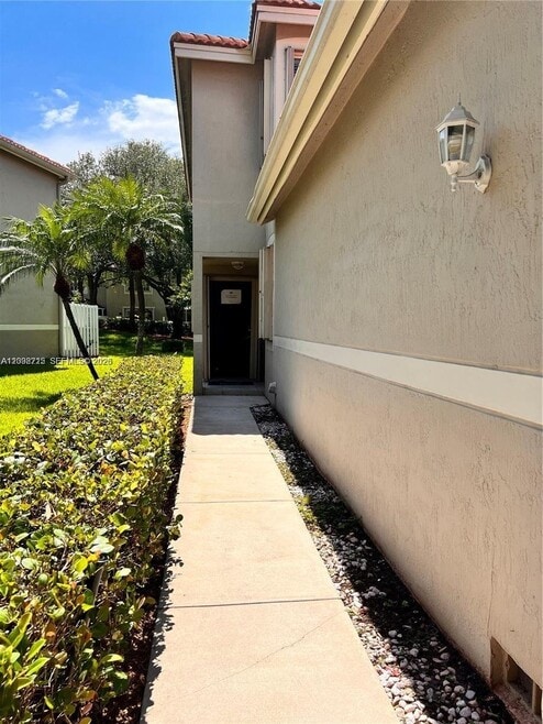 Building Photo - 1290 Sorrento Dr