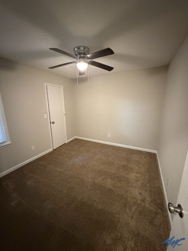 Building Photo - 1206 Hamilton Dr