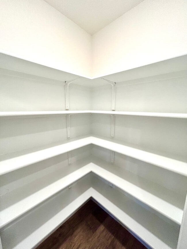 Building Photo - **APPLICATION RECEIVED** *MOVE IN SPECIAL* Stunning 4/2 Home With Access To Pool, Trails & 24-Hou...