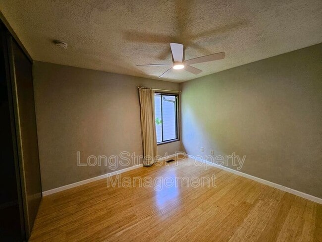 Building Photo - 12612 NE Prescott Dr