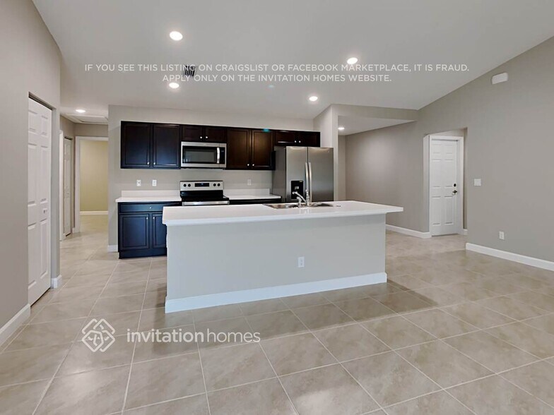 Building Photo - 1022 SW Alexandria Ave