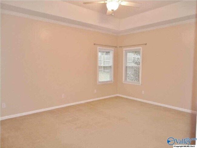 Building Photo - 722 Highland Dr
