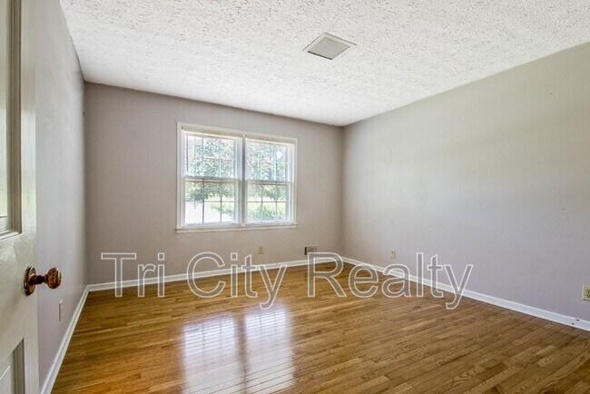 Building Photo - 630 Hawthorne Pl