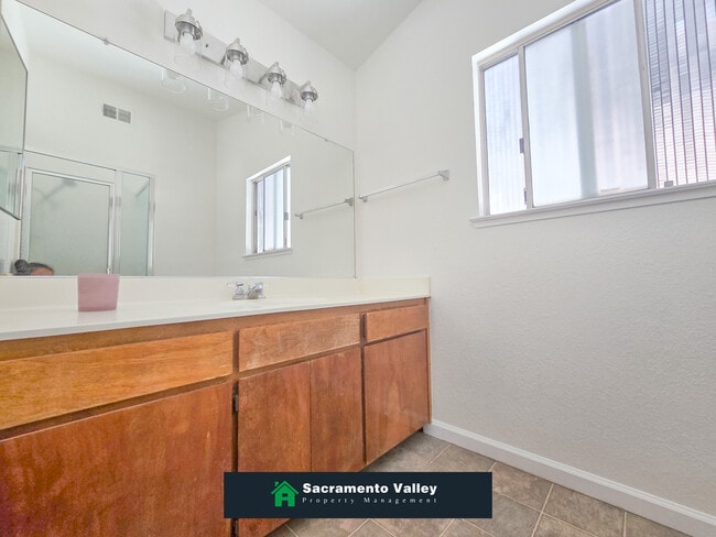 Building Photo - 8282 Meadowhaven Dr
