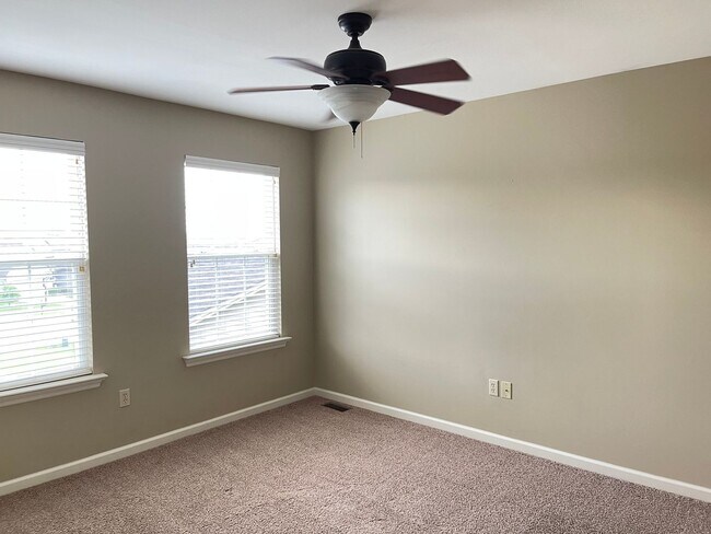 Building Photo - Modern 4BR Home Ready to Rent!