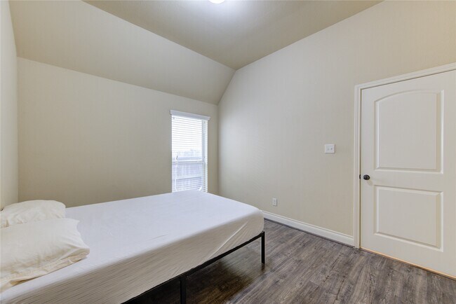 Building Photo - 2603 Night Song Dr