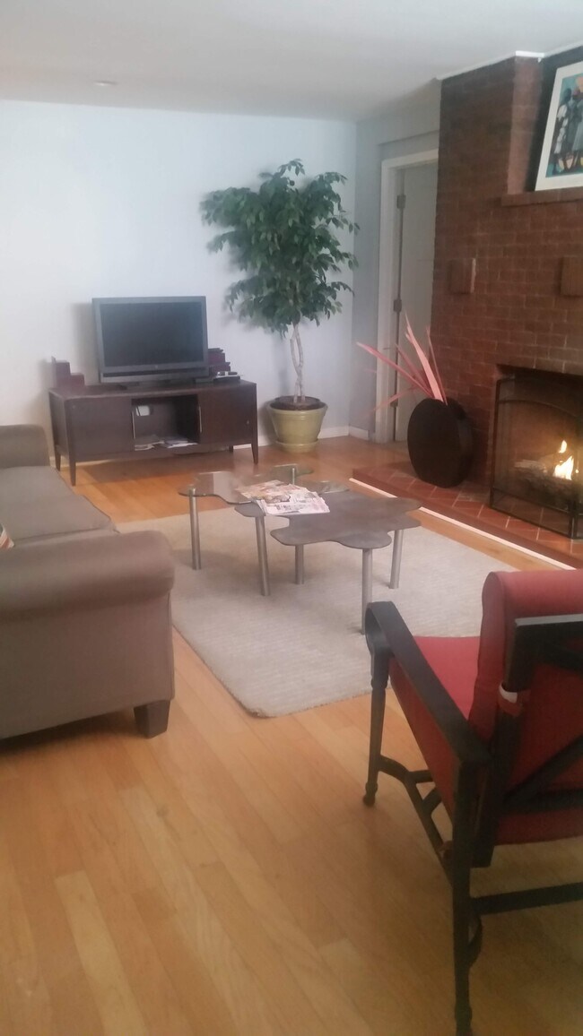 Building Photo - 5017 S Drexel Blvd