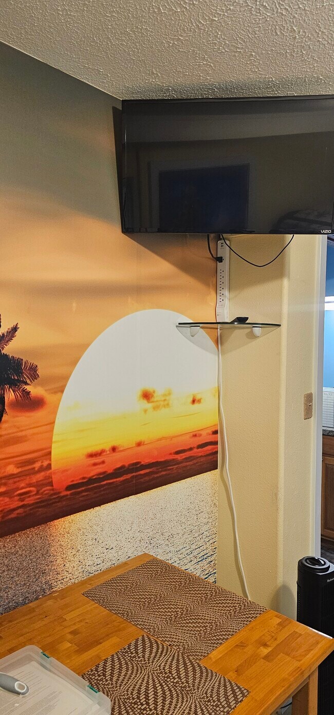 Color TV - 47-337 Mahakea Rd