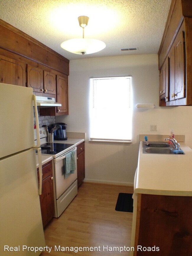 Building Photo - 3 br, 1.5 bath House - 930 Seabreeze Court