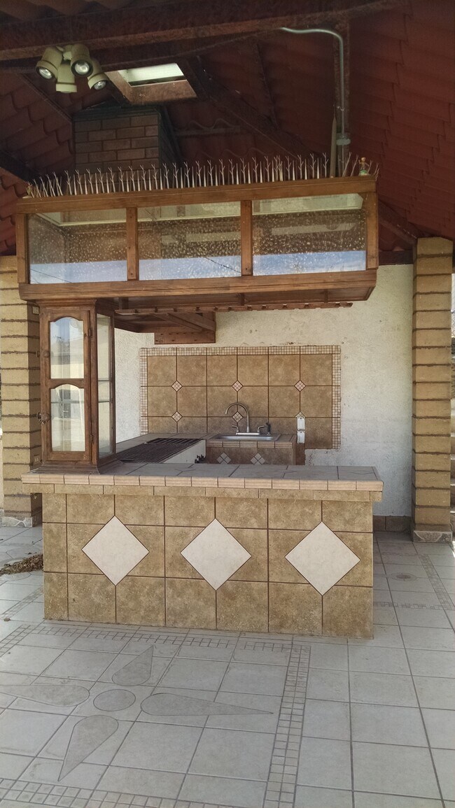 Building Photo - 1716 Sunrise Rd