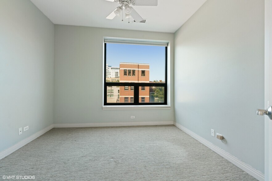 Building Photo - 859 W Erie St