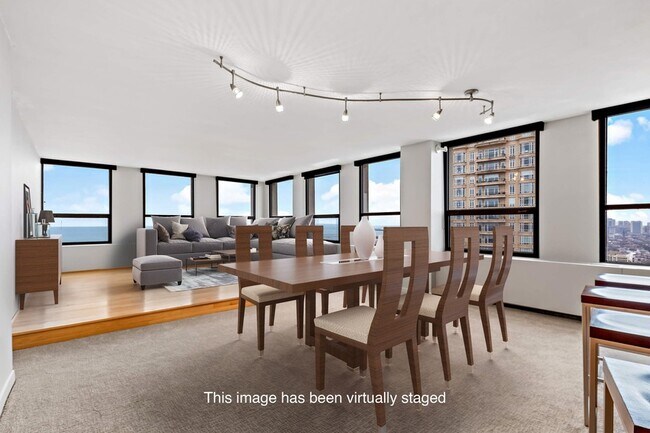 Building Photo - 2626 N Lakeview Ave