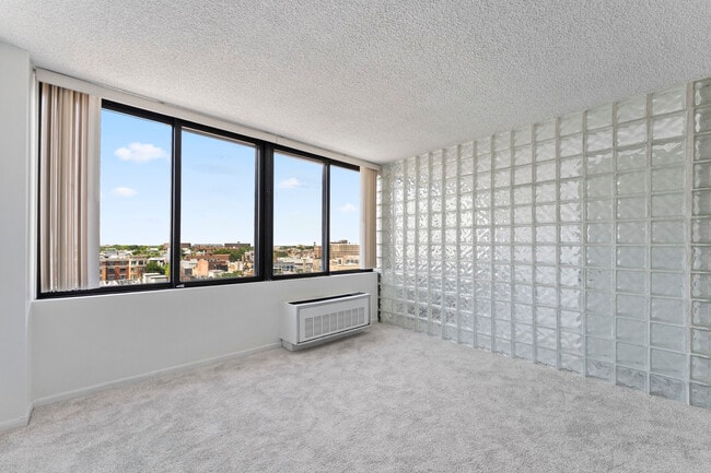 Building Photo - 2754 N Hampden Ct