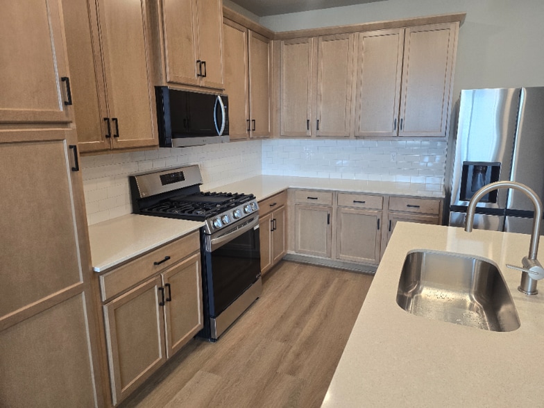 Building Photo - 4824 River Roads Dr