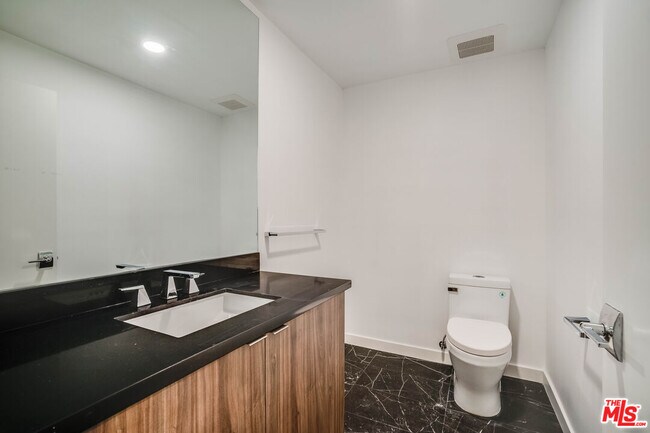 Building Photo - 1021 S Shenandoah St