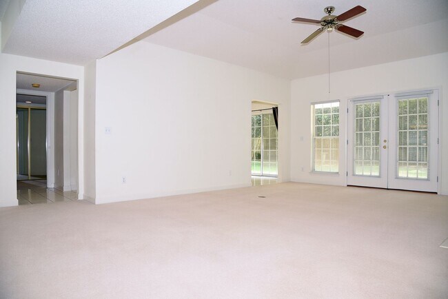 Building Photo - 4 bedroom in Parkwood Estates!