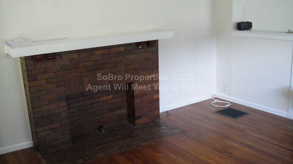 Building Photo - 4054 North Park Avenue