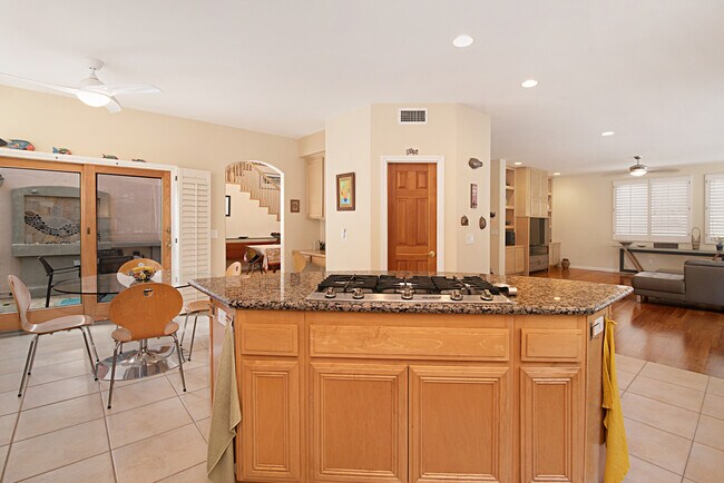 Building Photo - 14061 Mercado Dr