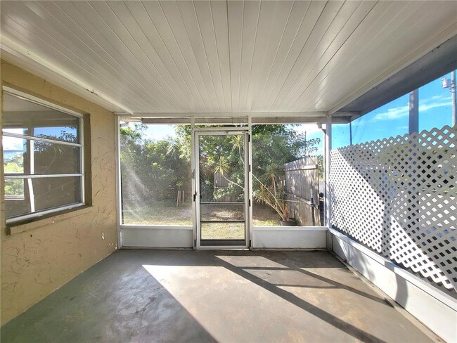 Building Photo - 4004 Grayton Dr