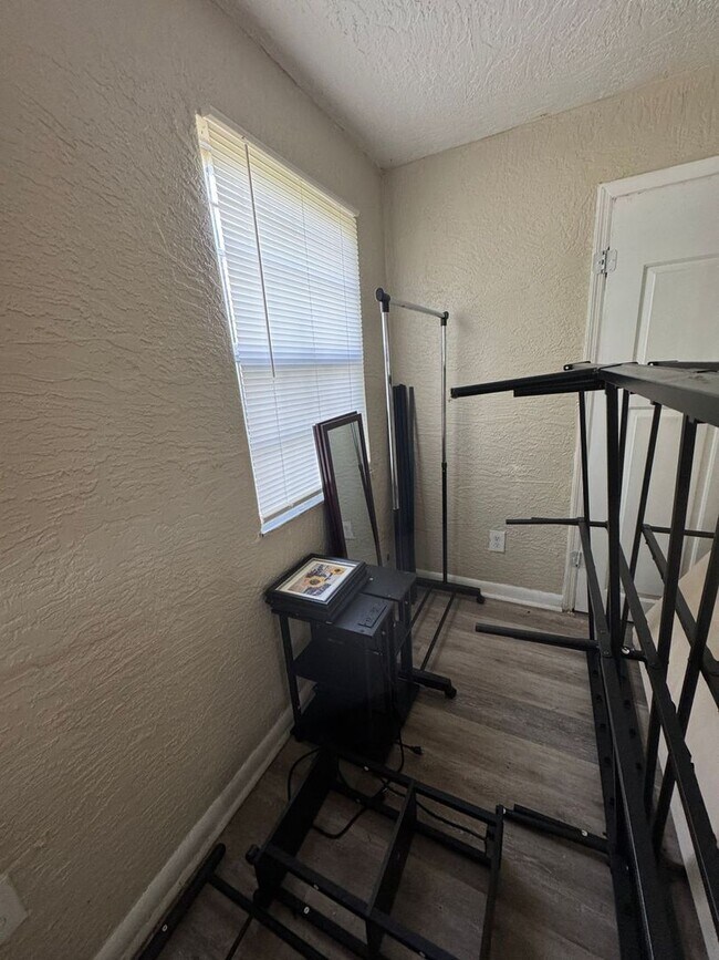 Building Photo - 1209 Carlsbad Pl