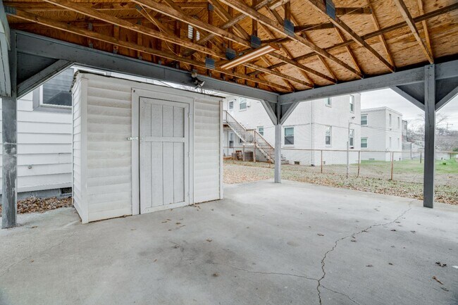 Building Photo - 1313 Wallace St