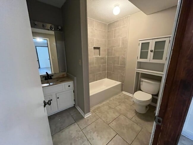 Building Photo - Renovated 1 Bedroom 1 Bath Loft for Rent!!