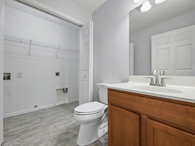 Building Photo - Knoxville 37912 - 2 bedroom 1.5 bath condo - call Jean Chung 865-386-1022