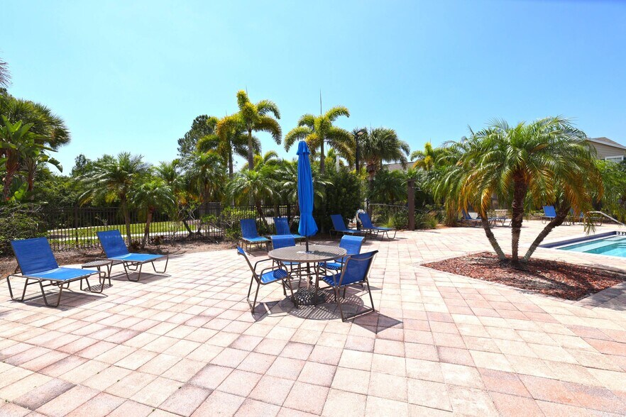 Building Photo - 8933 Manor Loop