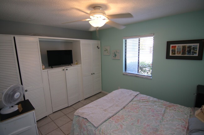 Building Photo - 1819 Foxhall Cir