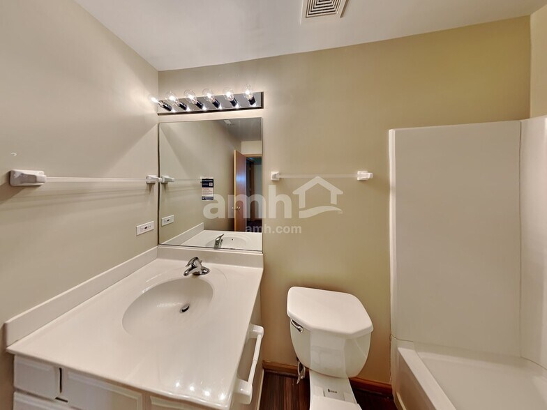 Building Photo - 21558 Eich Dr