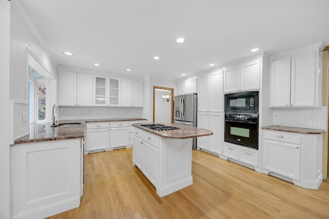 Building Photo - NO SHOWINGS AT THIS TIME. ALREADY HAVE APPLICATION ON HOME! Welcome to your new home, located in ...