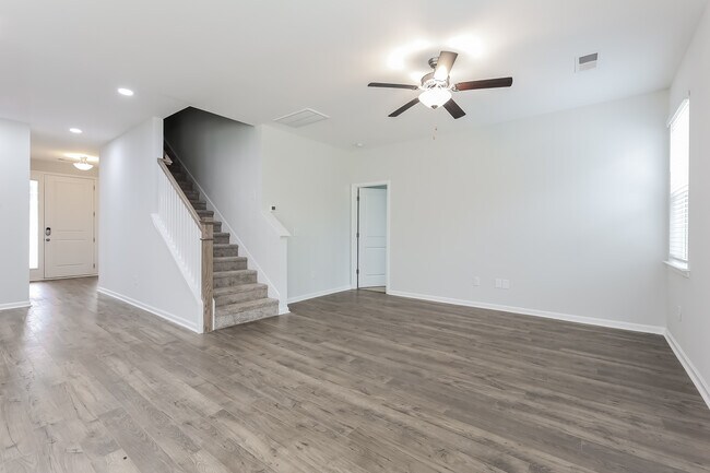 Building Photo - 123 Renwood Rd