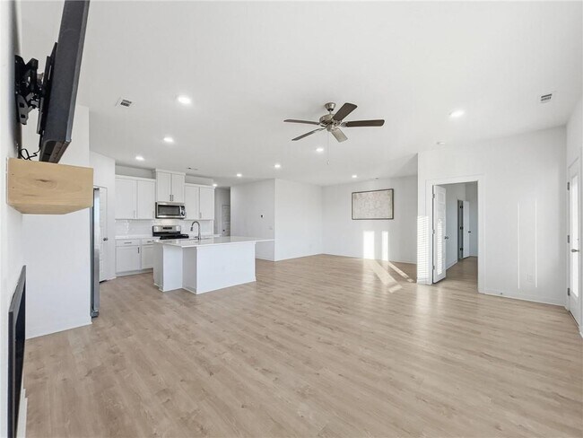 Building Photo - 4011 Aryana Ave