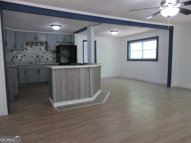 Building Photo - 229 Fox Mountain Rd