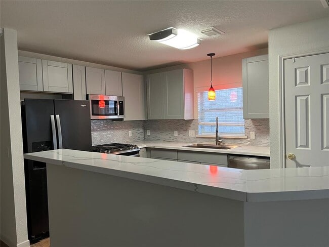 Building Photo - 17311 Stone Peaks Dr