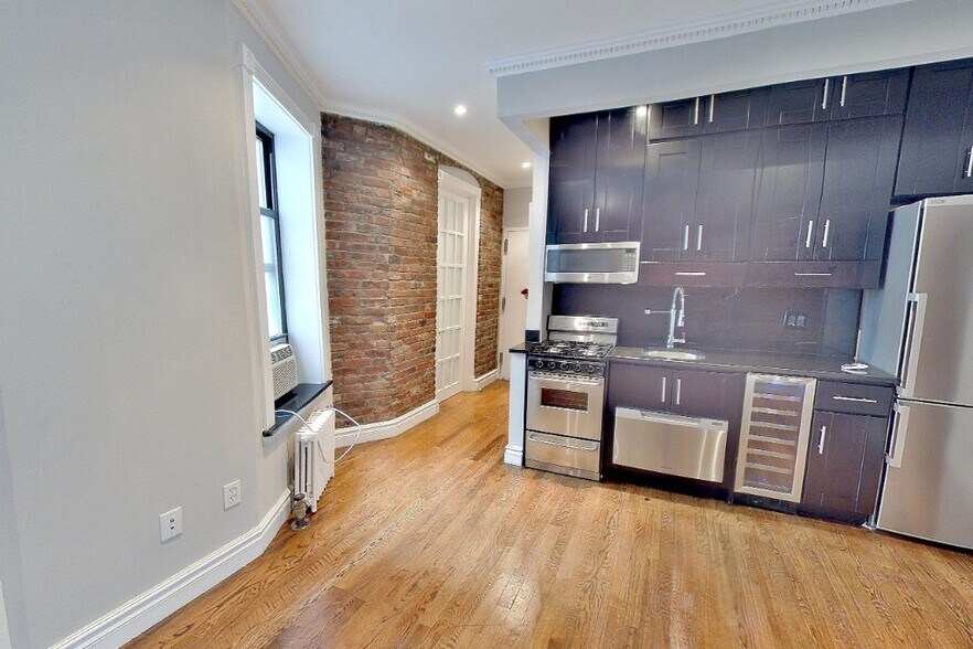 Primary Photo - 432 E 13th St