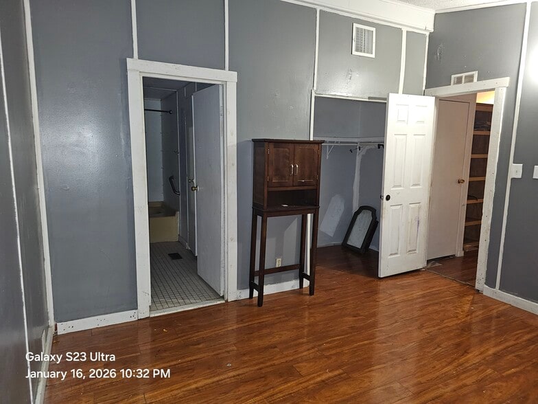 Building Photo - 1016 Real Ln