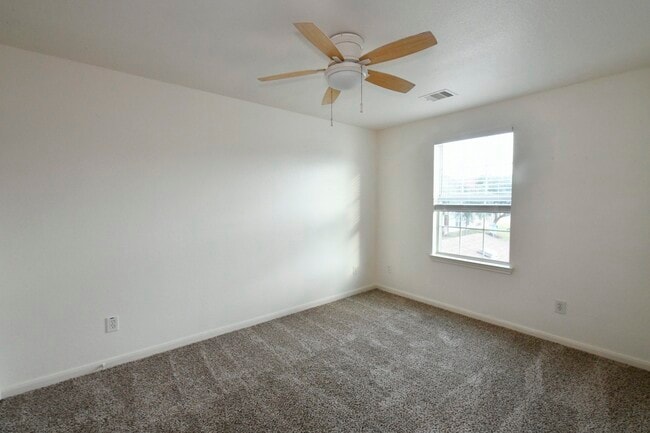 Building Photo - 13070 Lawsons Creek Ln