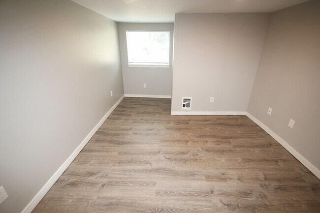 Building Photo - 7326 Triplex