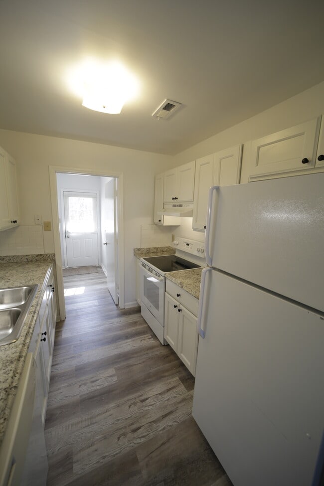 Building Photo - 7909 Carmel Rd