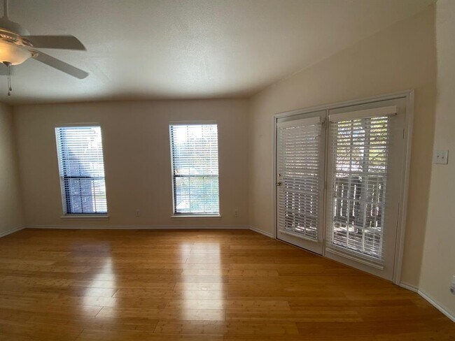 Building Photo - 3101 Townbluff Dr