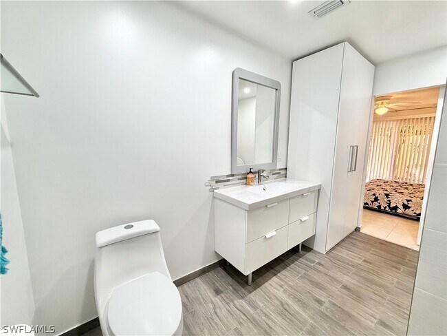 Building Photo - 136 Harrison Rd