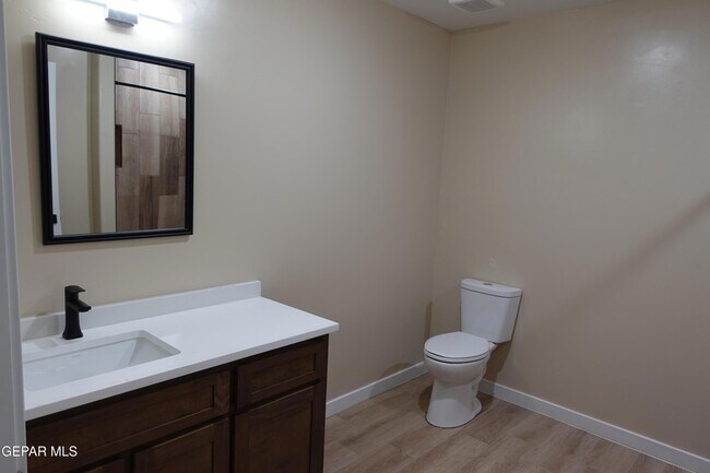 Building Photo - 6002 1/2 Pam McCall Drive Unit 4
