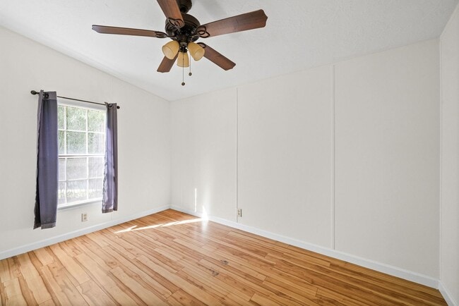 Building Photo - 315 Riverview Dr