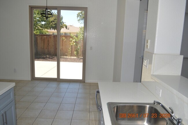 Building Photo - 16777 English Country Trail