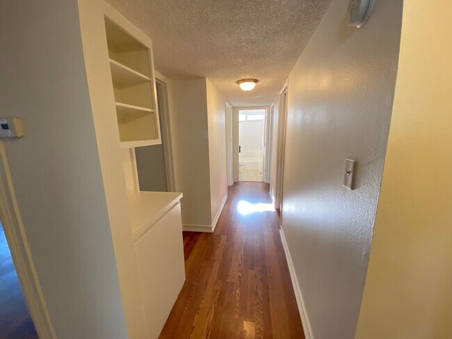 Building Photo - 843 Glen Martin Dr