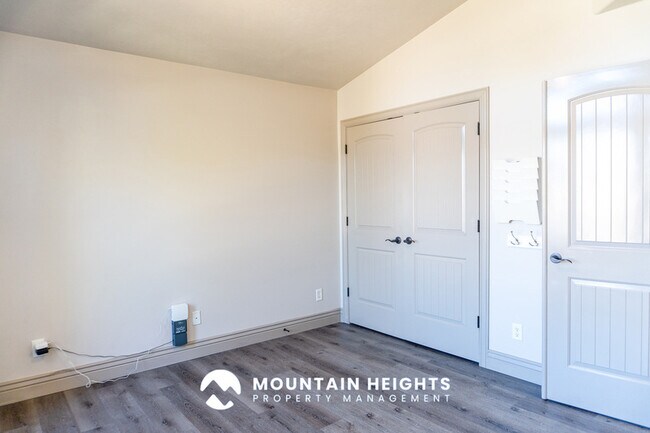 Building Photo - 4071 S Sandpiper Ln