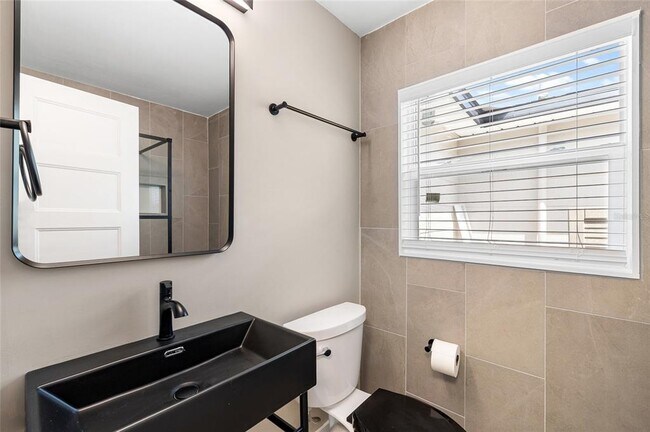 Building Photo - 231 E Madeira Ave