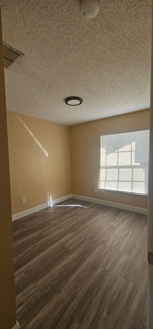 Building Photo - 14560 Laguna Beach Cir